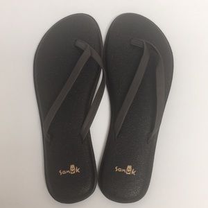 Brown Sanuk Yoga Bliss in Size 7